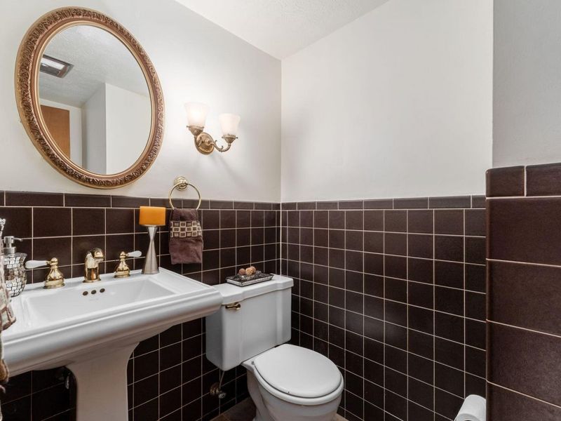 5226 Lindora Drive , Columbus, OH 43232 Photo 5