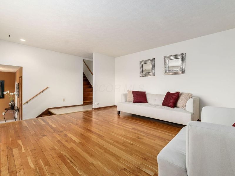 5226 Lindora Drive , Columbus, OH 43232 Photo 6