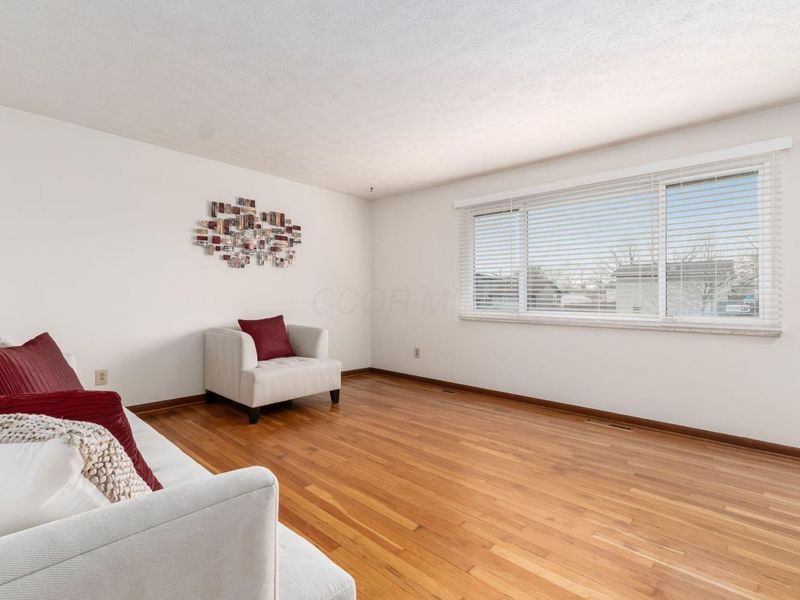 5226 Lindora Drive , Columbus, OH 43232 Photo 7