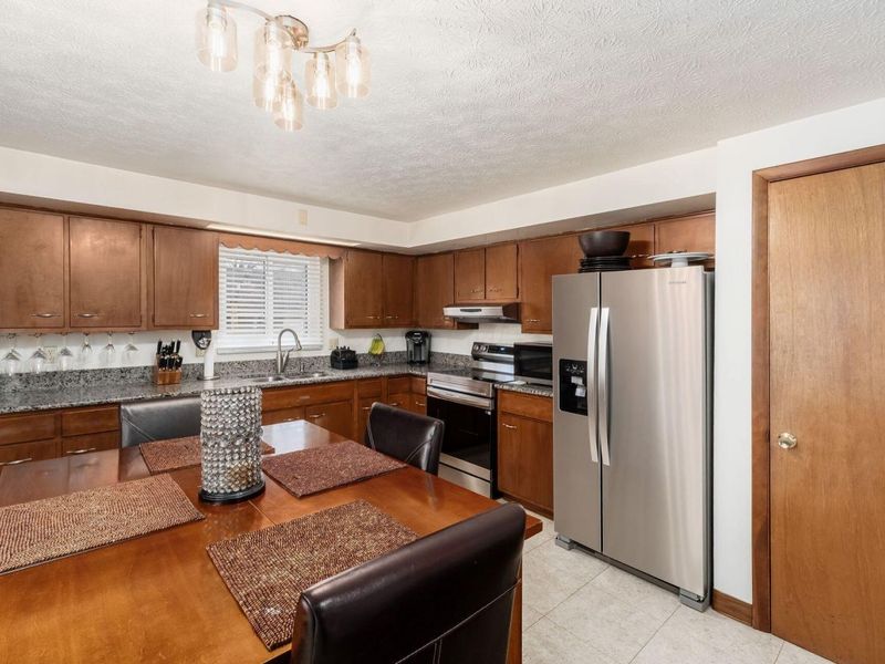 5226 Lindora Drive , Columbus, OH 43232 Photo 8