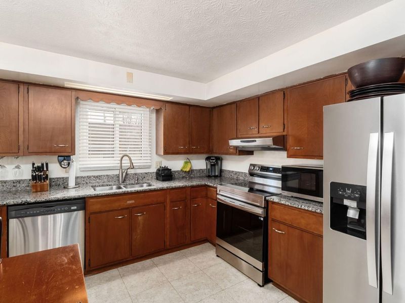 5226 Lindora Drive , Columbus, OH 43232 Photo 9