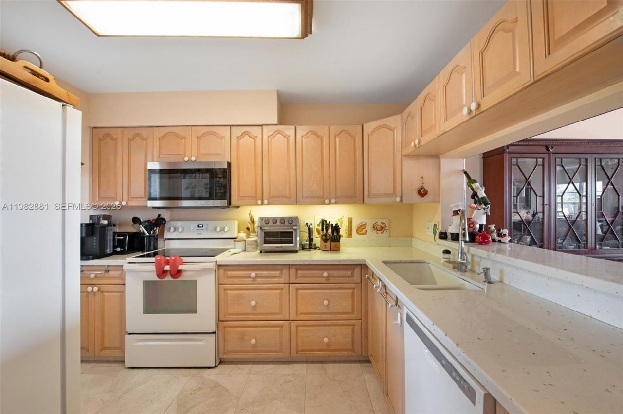 3050 NE 48th Ct, Unit 401, Lighthouse Point, FL 33064 Photo