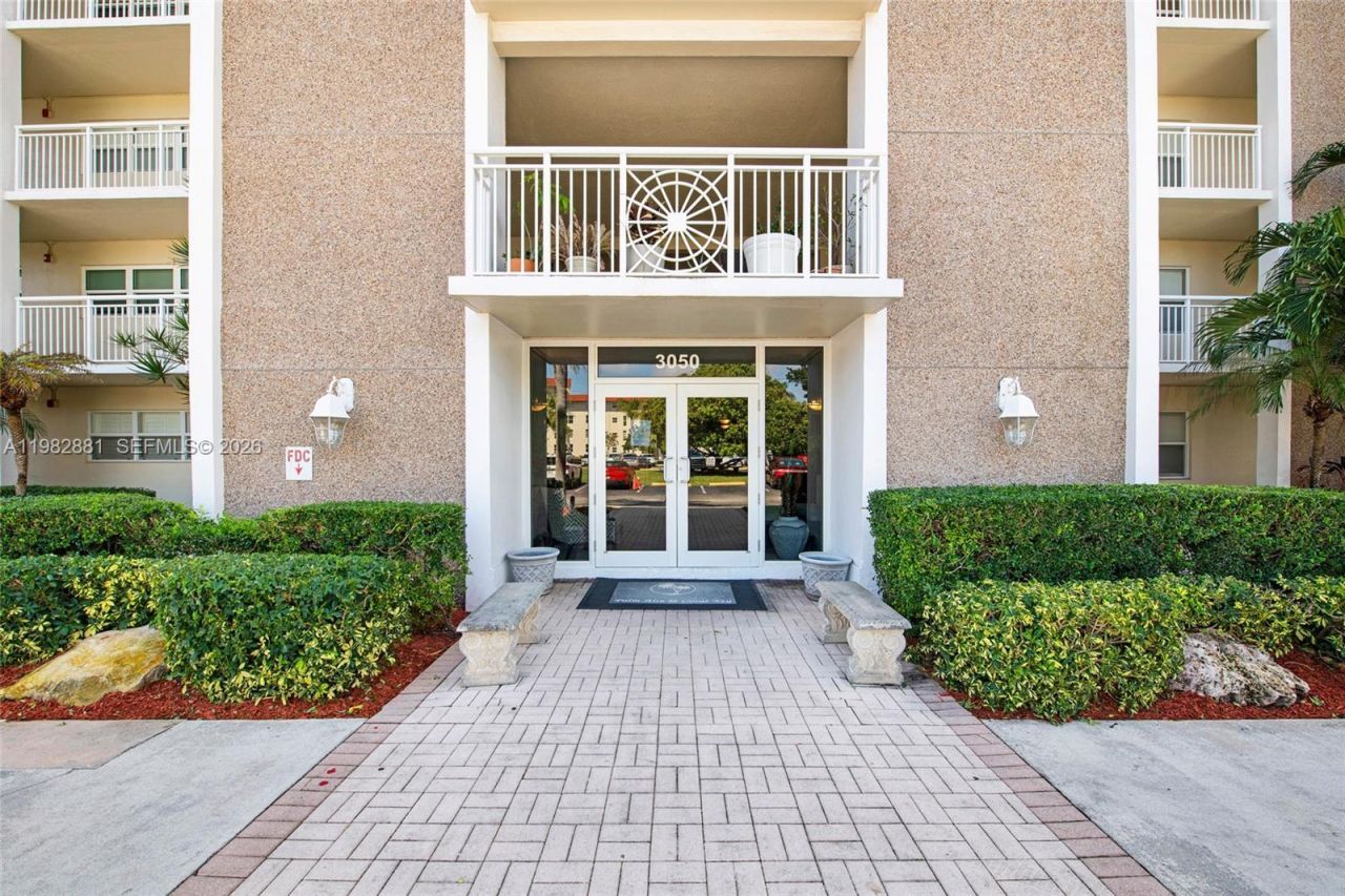 3050 NE 48th Ct, Unit 401, Lighthouse Point, FL 33064 Photo