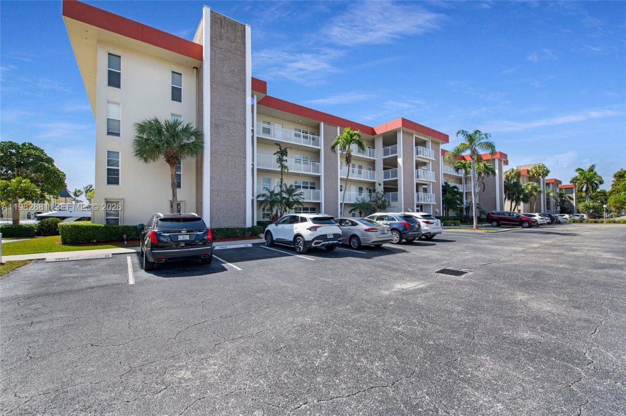 3050 NE 48th Ct, Unit 401, Lighthouse Point, FL 33064 Photo