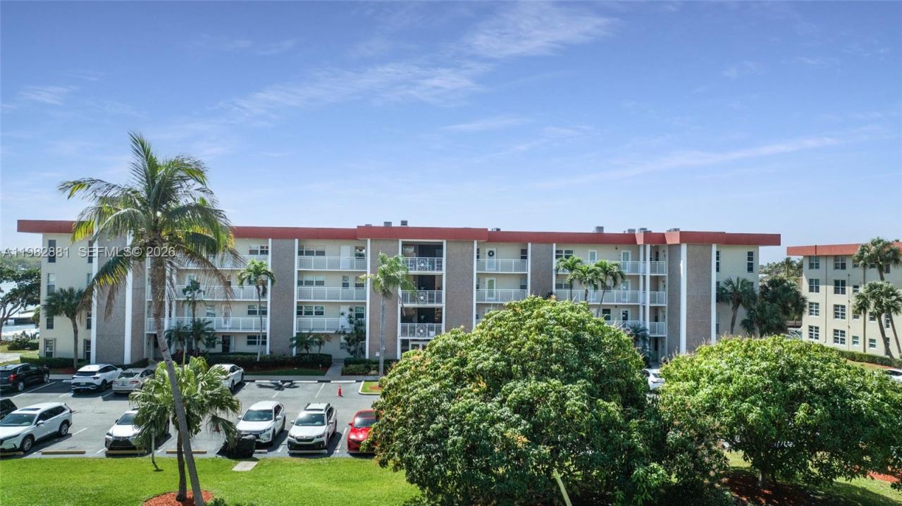 3050 NE 48th Ct, Unit 401, Lighthouse Point, FL 33064 Photo