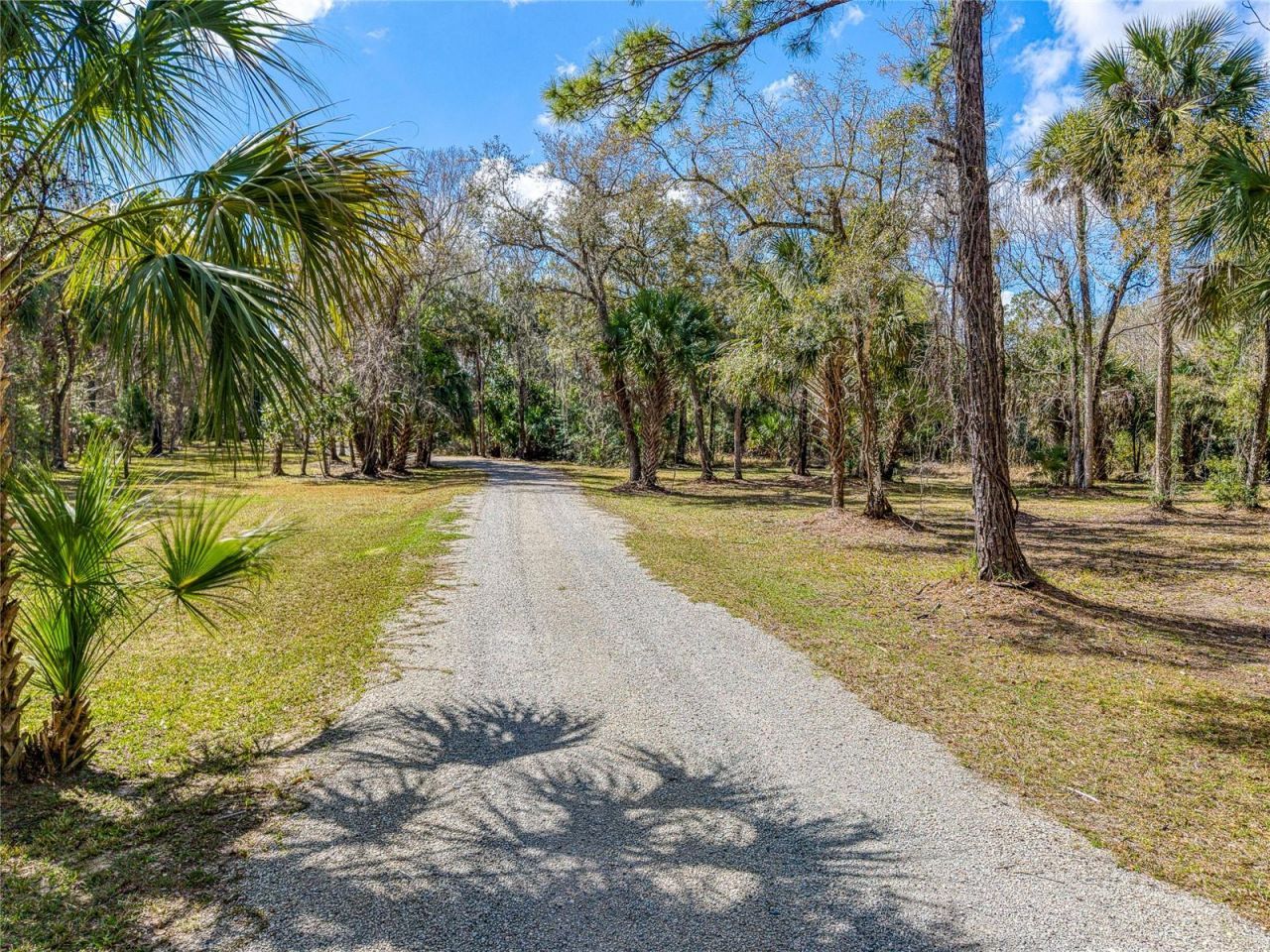 5011 SE 193rd Place , Inglis, FL 34449 Photo