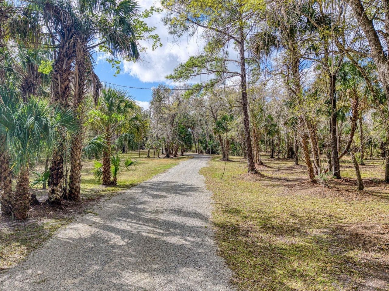 5011 SE 193rd Place , Inglis, FL 34449 Photo