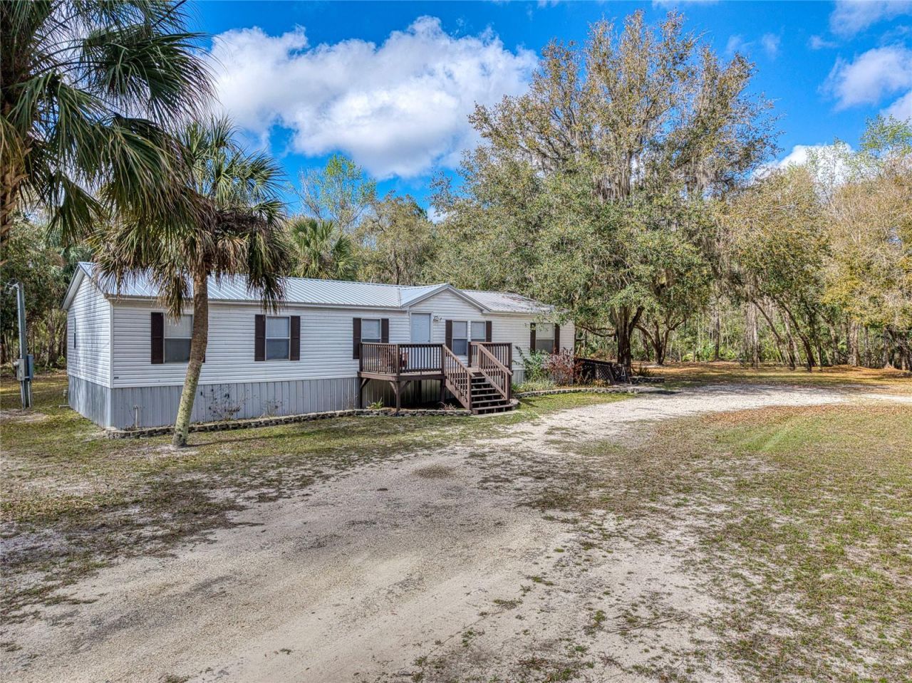 5011 SE 193rd Place , Inglis, FL 34449 Photo