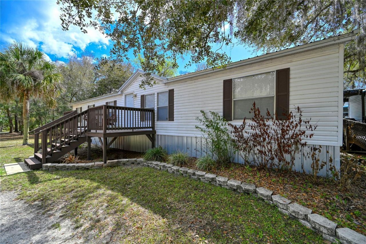 5011 SE 193rd Place , Inglis, FL 34449 Photo