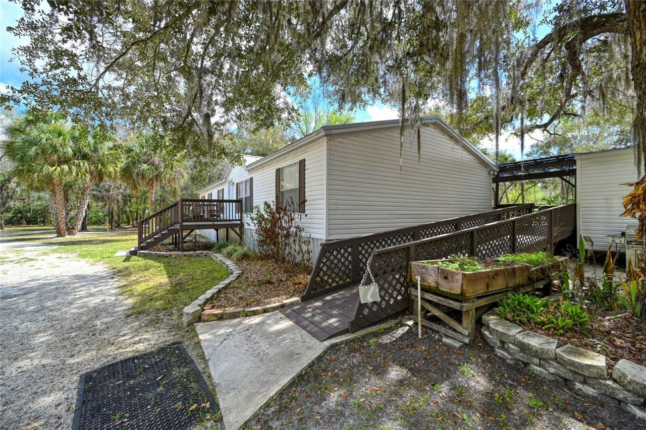 5011 SE 193rd Place , Inglis, FL 34449 Photo