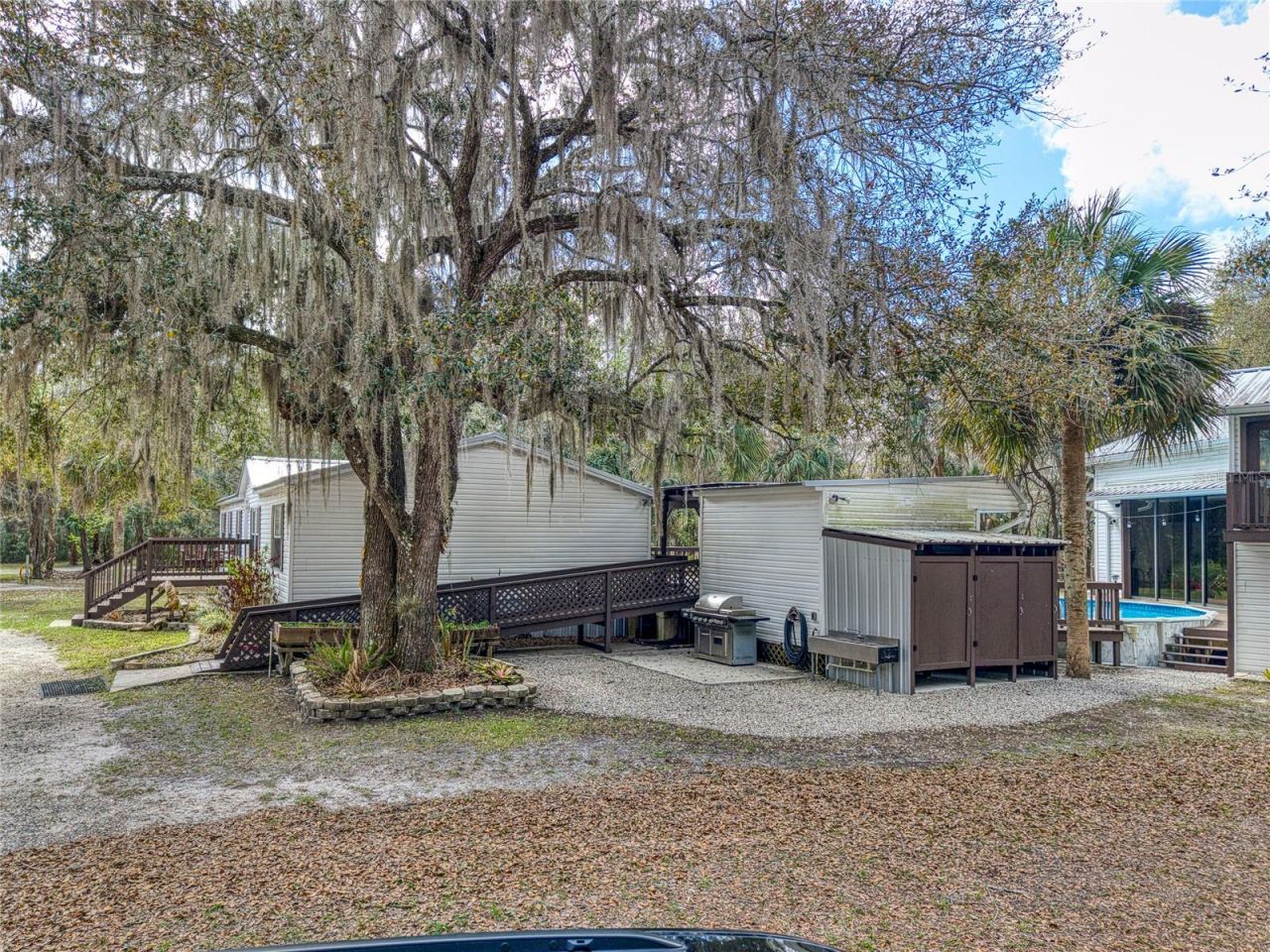 5011 SE 193rd Place , Inglis, FL 34449 Photo