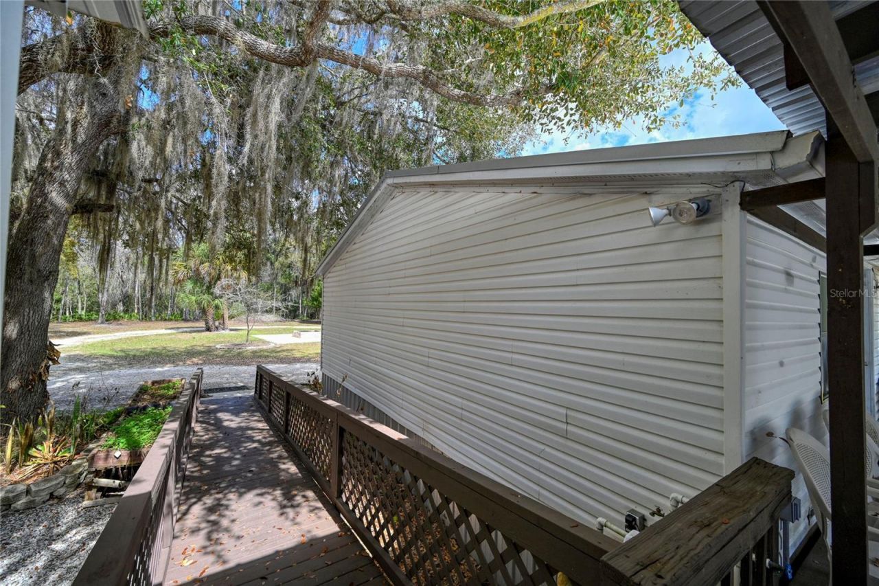 5011 SE 193rd Place , Inglis, FL 34449 Photo