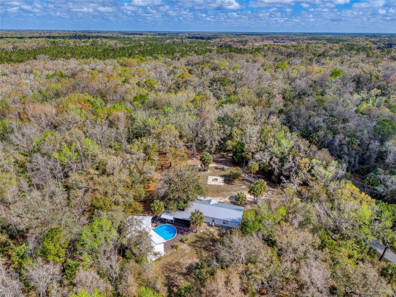 5011 SE 193rd Place , Inglis, FL 34449 Photo