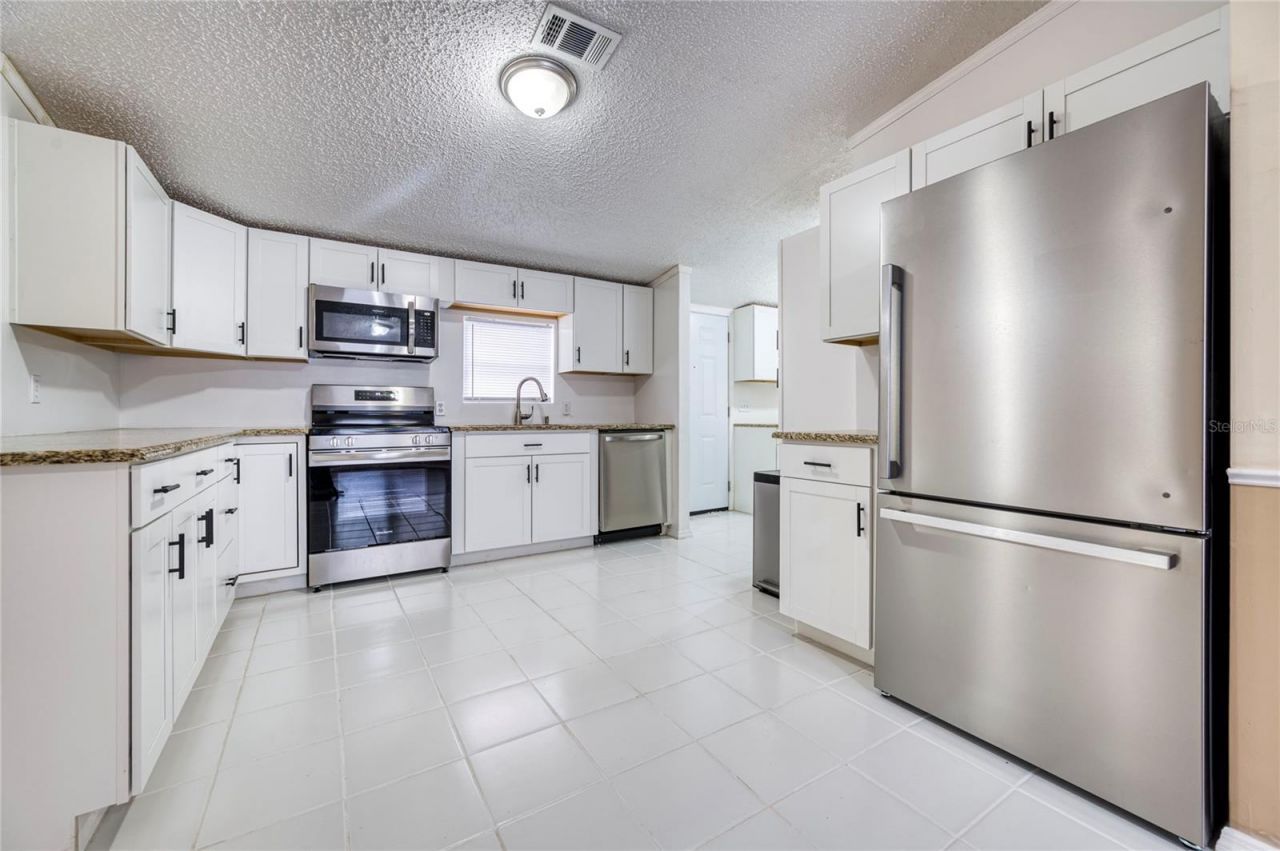 5011 SE 193rd Place , Inglis, FL 34449 Photo