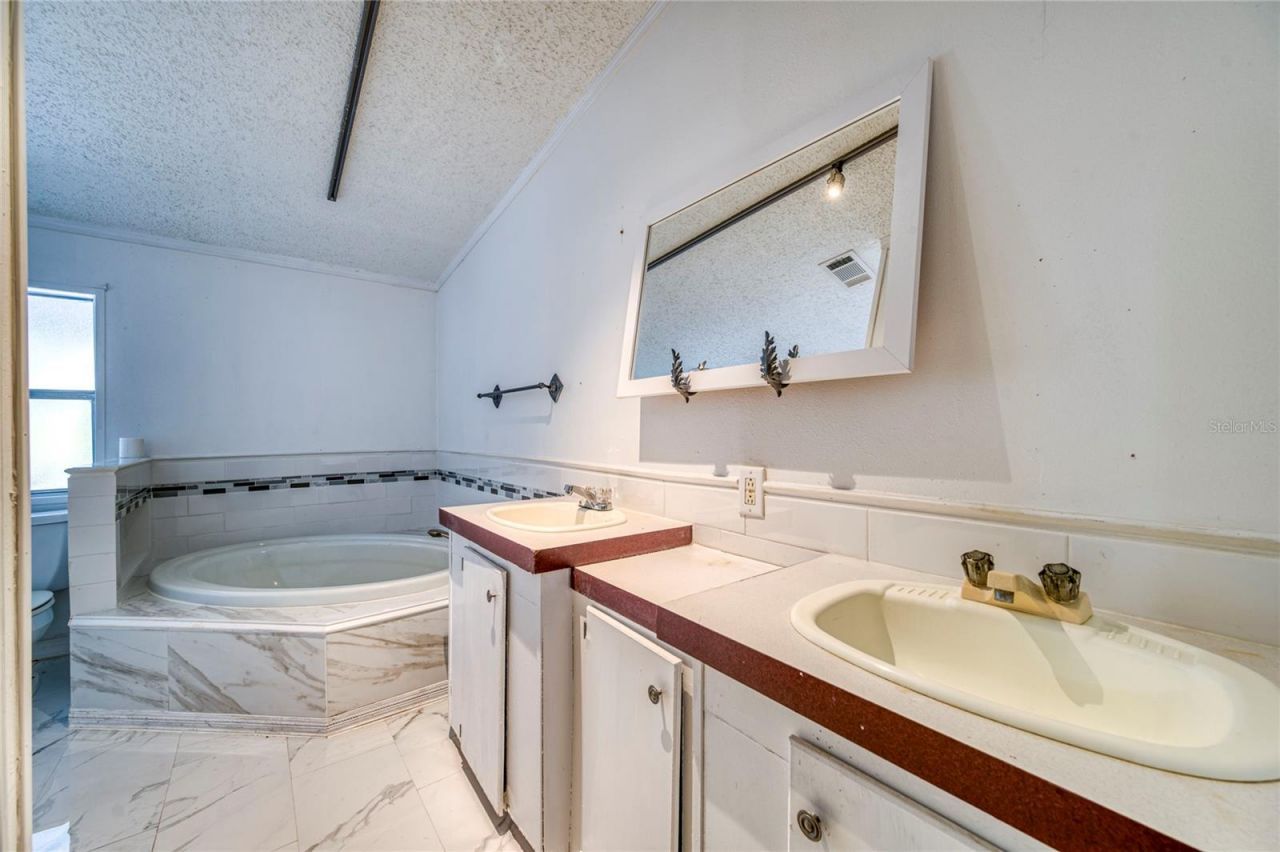 5011 SE 193rd Place , Inglis, FL 34449 Photo