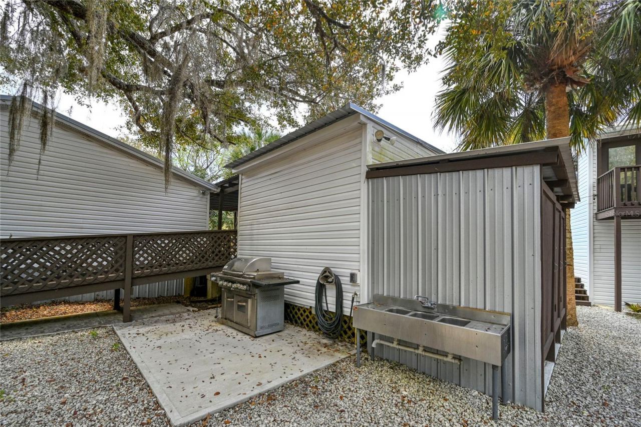 5011 SE 193rd Place , Inglis, FL 34449 Photo