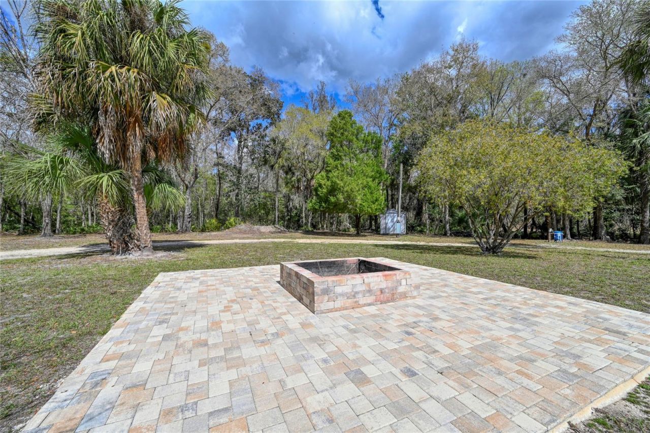 5011 SE 193rd Place , Inglis, FL 34449 Photo