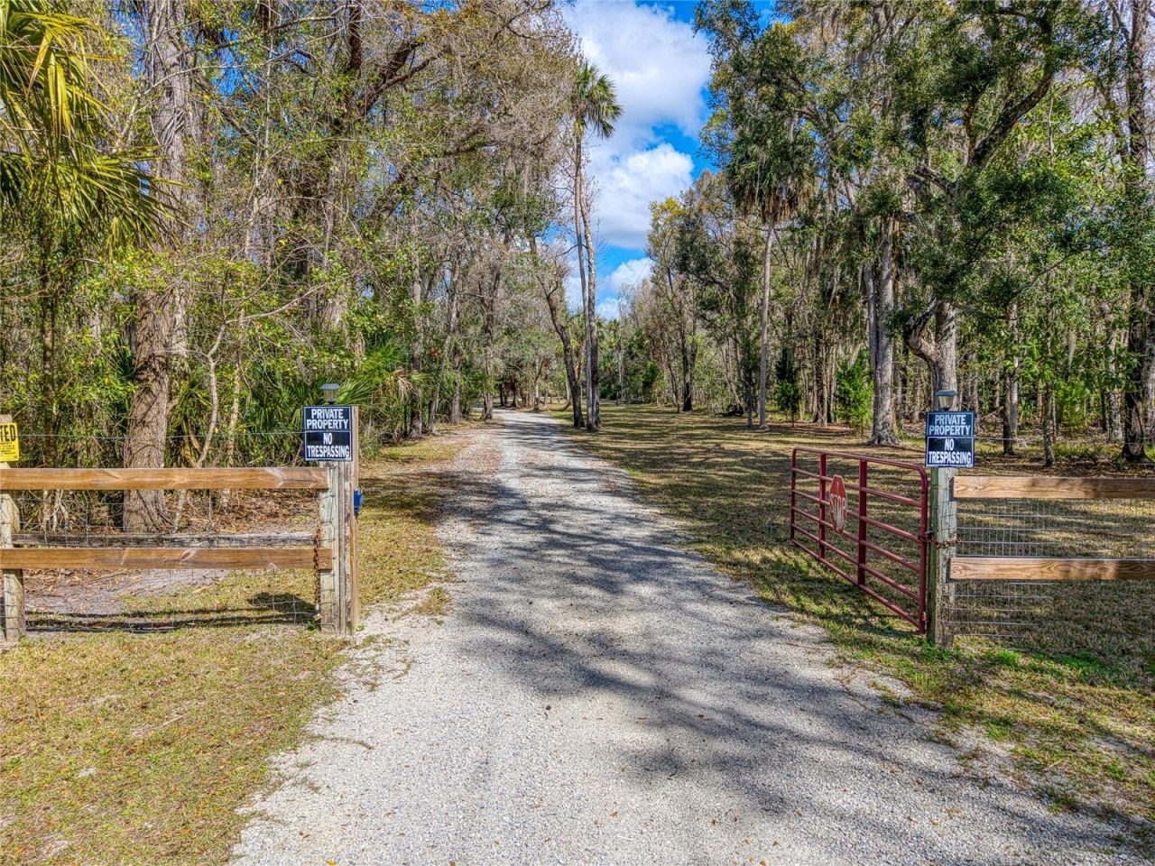 5011 SE 193rd Place , Inglis, FL 34449 Photo