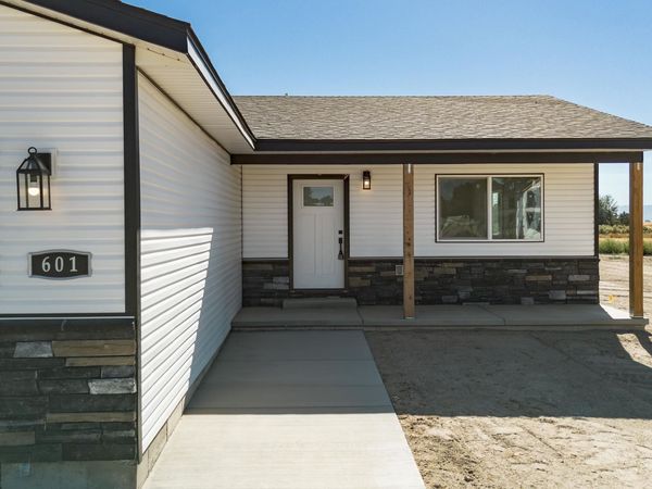 601 S 5 th E, Aberdeen, ID 83210