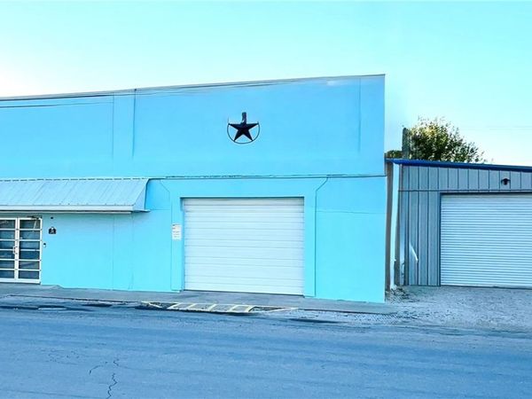 316 S Main Street, Seadrift, TX 77983