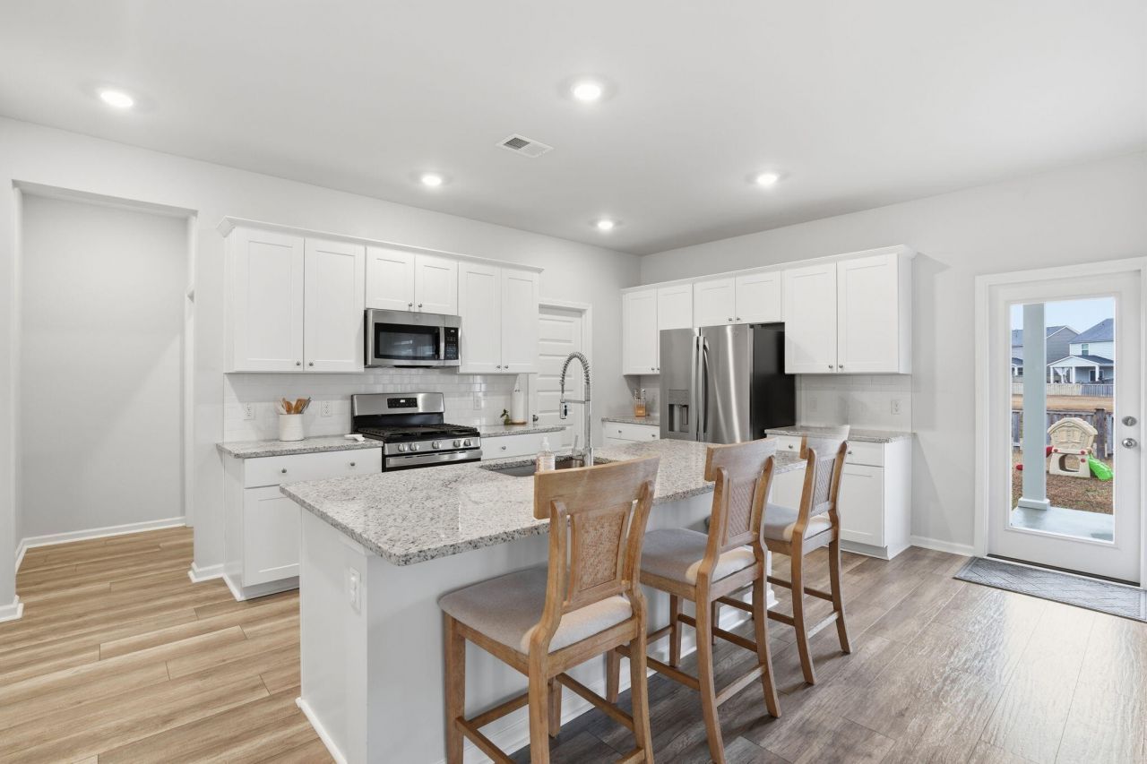 704 Pine Warbler Lane Photo 16