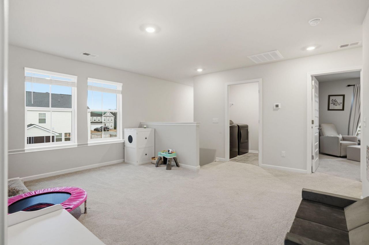 704 Pine Warbler Lane Photo 19