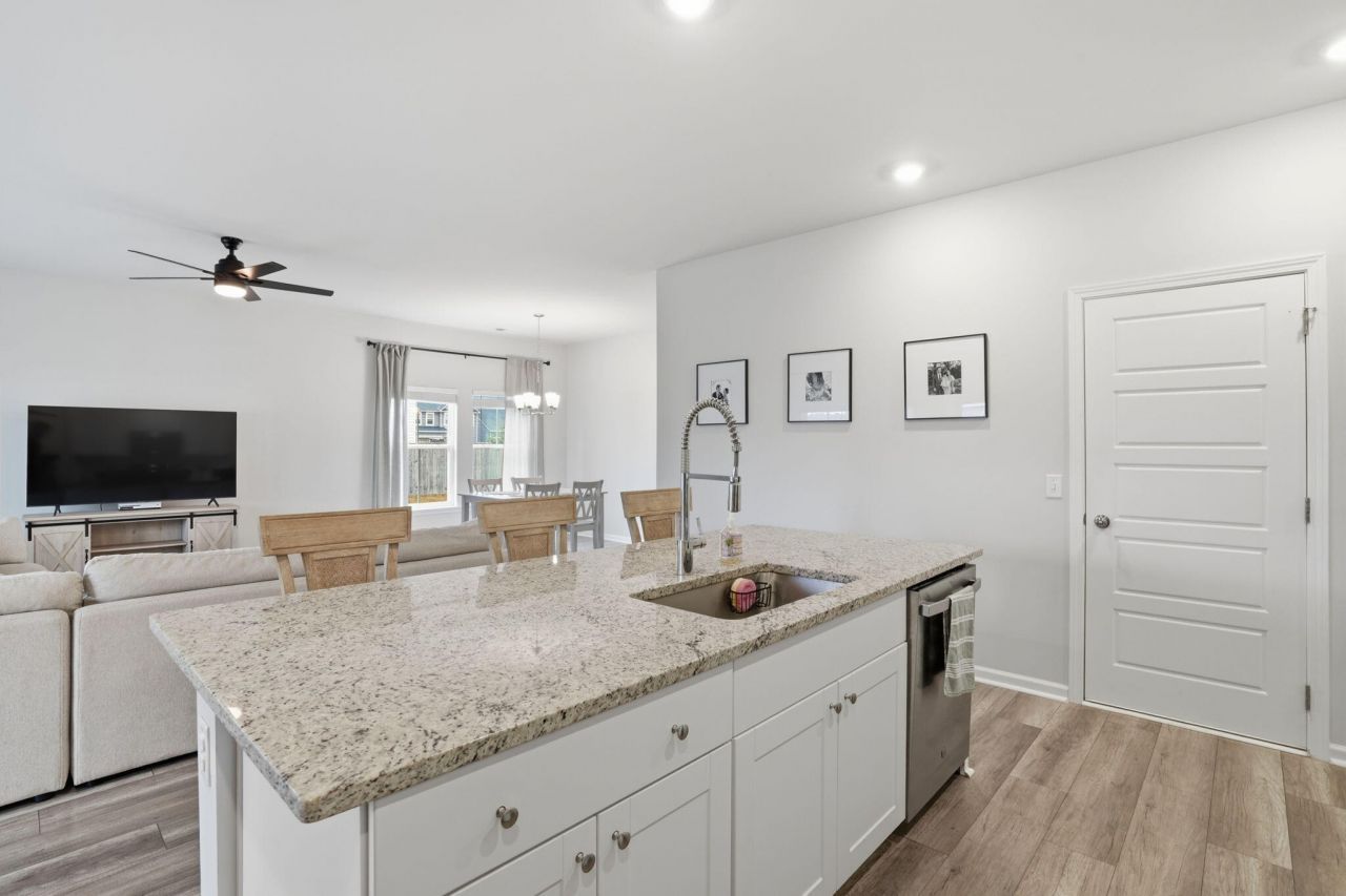 704 Pine Warbler Lane Photo 37