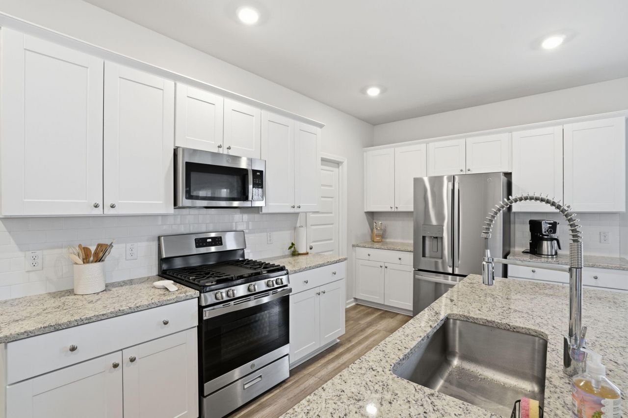 704 Pine Warbler Lane Photo 5