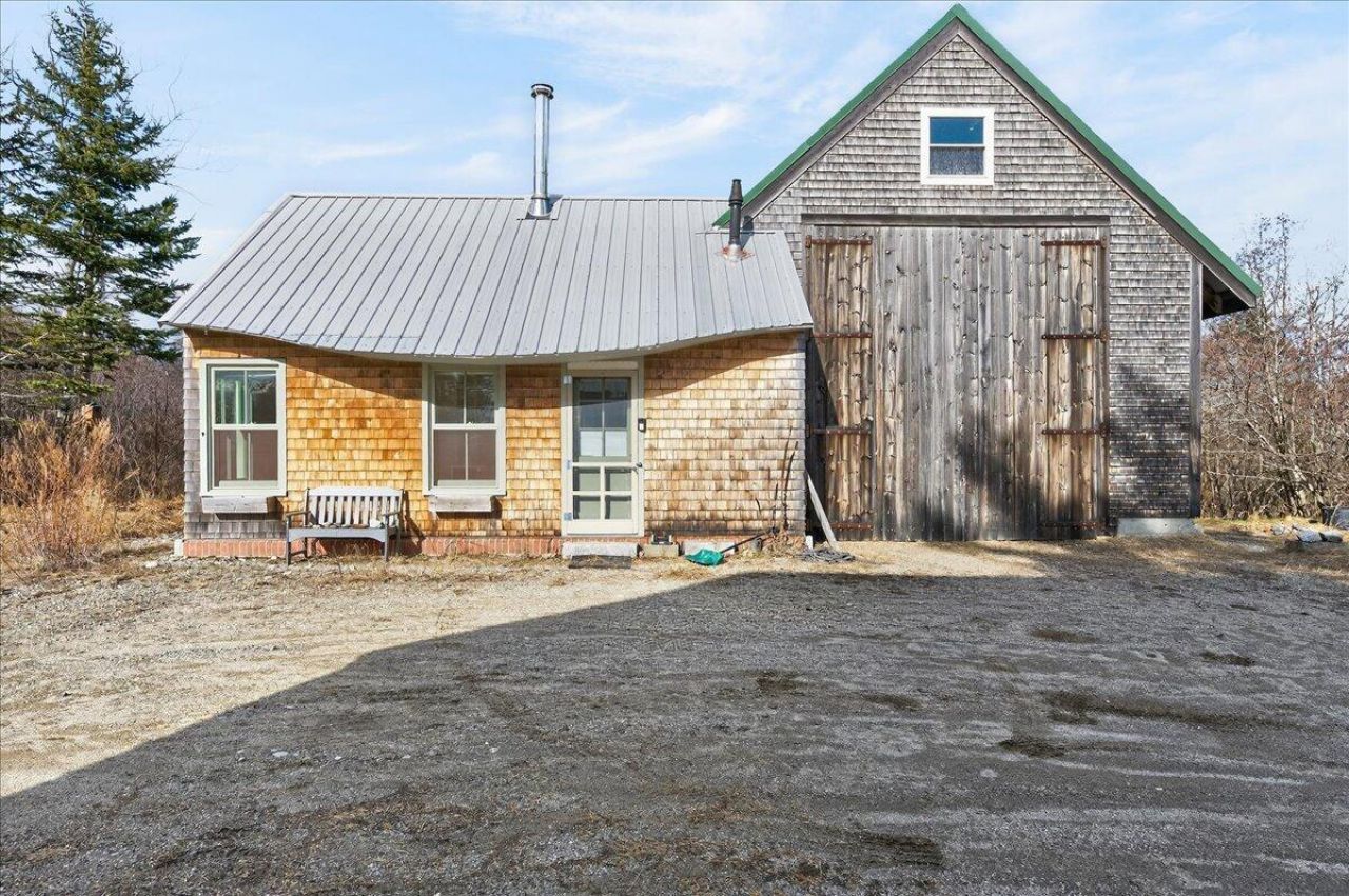 21 La Tour Street, Castine, ME 04421 Main Photo