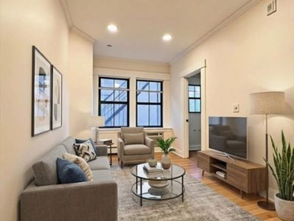 219 Commonwealth Ave, Unit 15, Newton, MA 02467