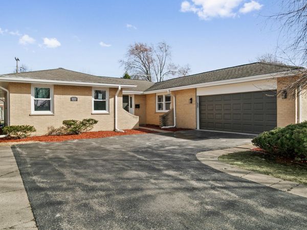 1333 N Ridge Avenue, Arlington Heights, IL 60004