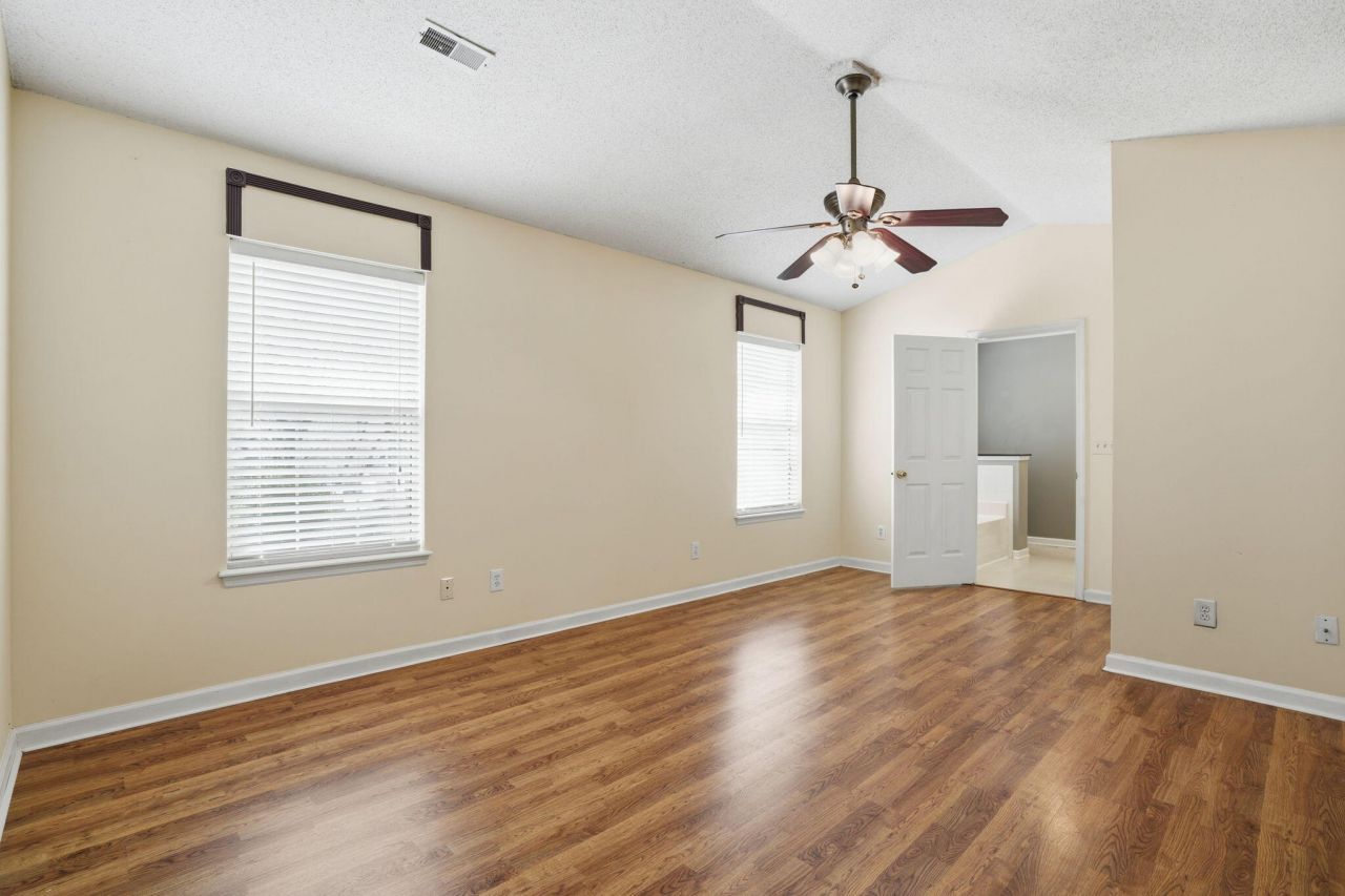 118 Elaine Street Photo 24