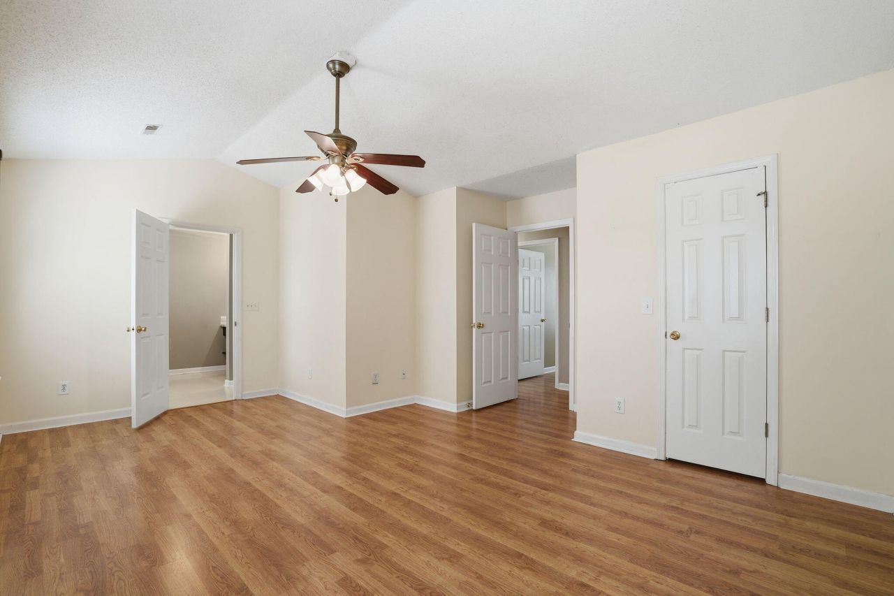 118 Elaine Street Photo 26