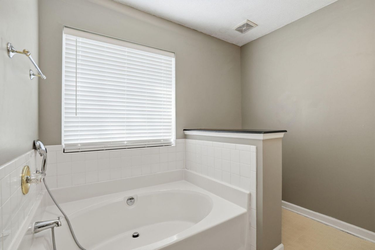 118 Elaine Street Photo 28