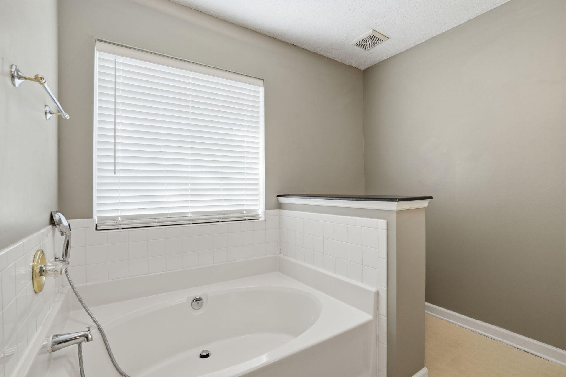 118 Elaine Street Photo 32