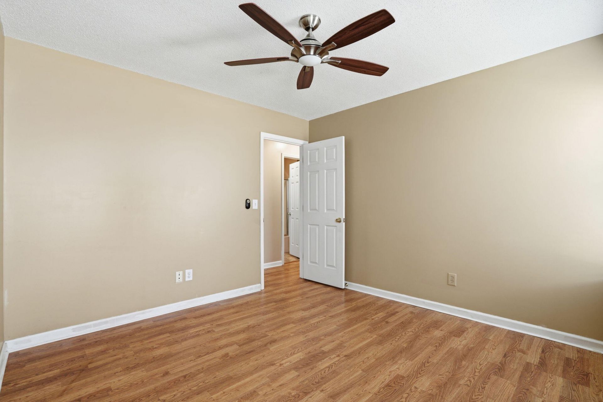 118 Elaine Street Photo 38