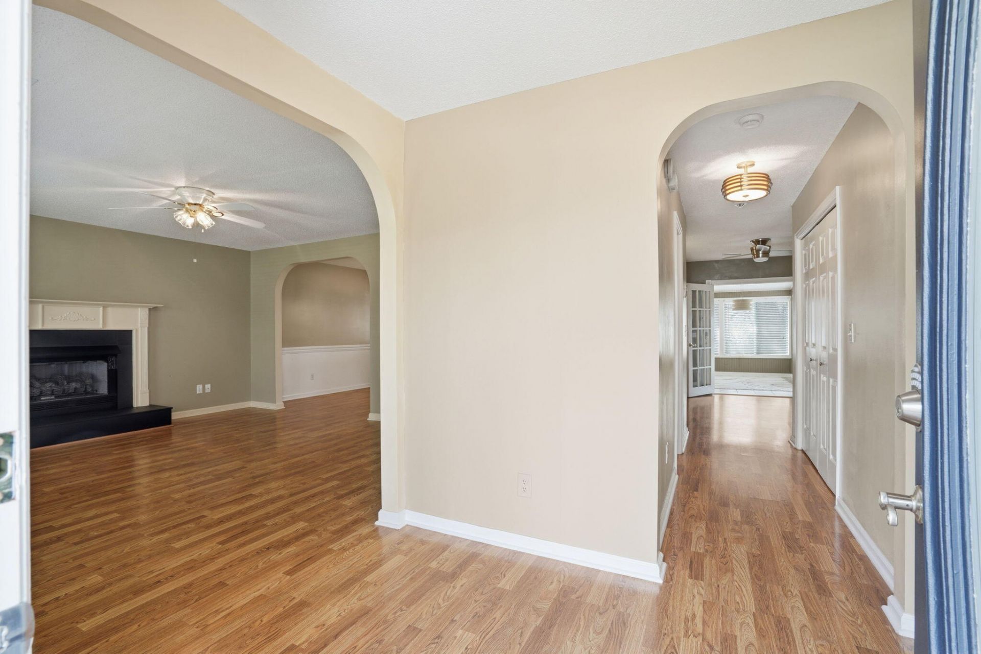 118 Elaine Street Photo 6