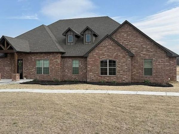 2045 E Rock Creek Road, Tuttle, OK 73089