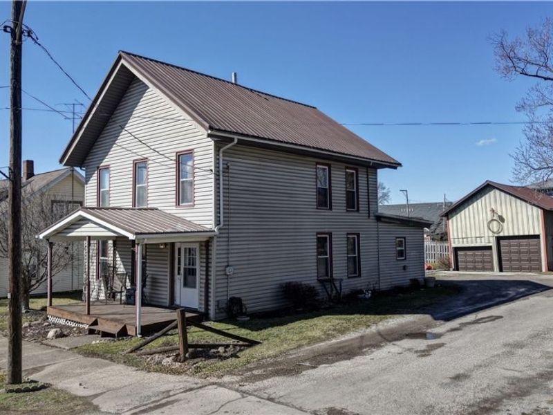 142 E Clay Street, Fredericksburg, OH 44627 Photo 3