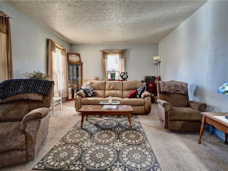 142 E Clay Street, Fredericksburg, OH 44627 Photo 8