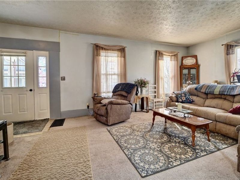 142 E Clay Street, Fredericksburg, OH 44627 Photo 9