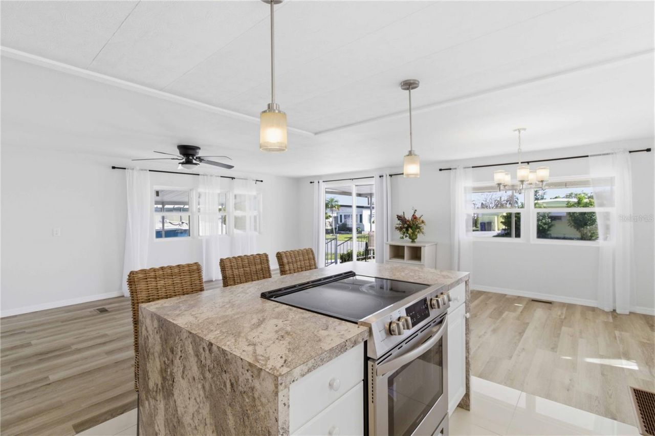 203 48th Avenue Drive W, Bradenton, FL 34207 Photo