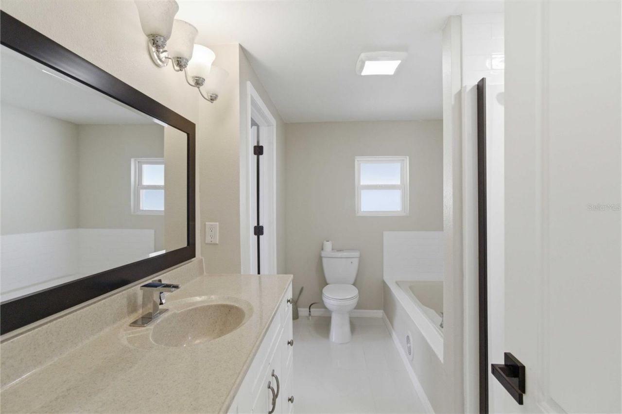 203 48th Avenue Drive W, Bradenton, FL 34207 Photo