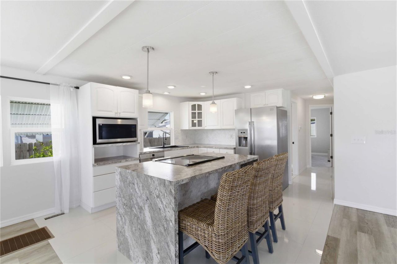 203 48th Avenue Drive W, Bradenton, FL 34207 Photo