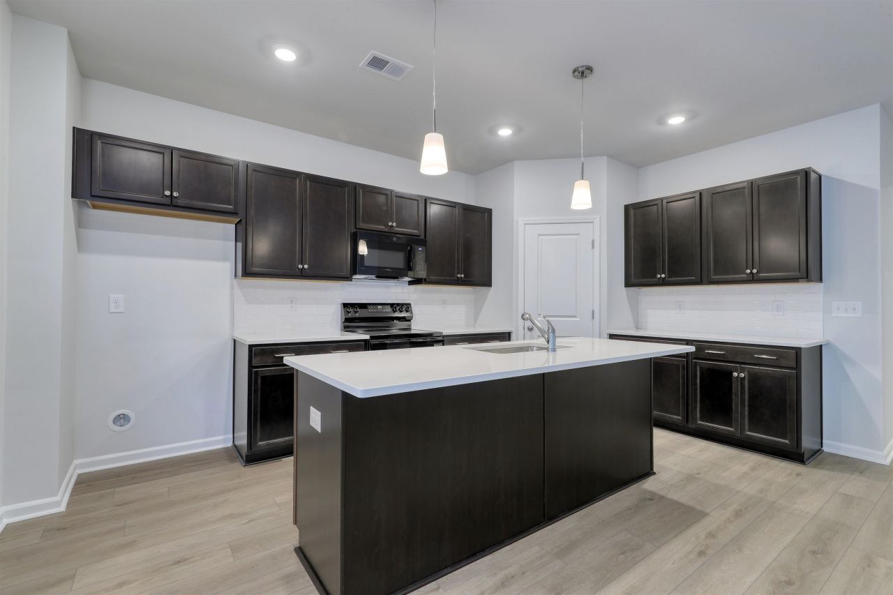 3424 Logan St. Photo 4