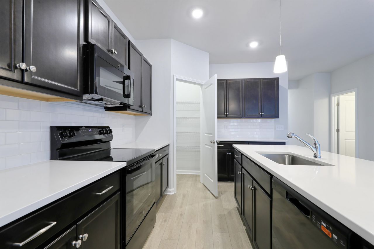 3424 Logan St. Photo 6