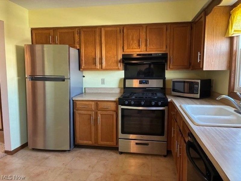 7374 Eisenhower Drive, Unit 3, Boardman, OH 44512 Photo 2