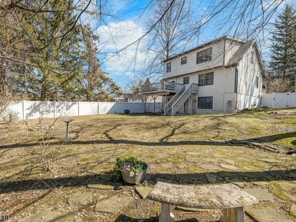 18 Sagamore Trl, Sparta, NJ 07871