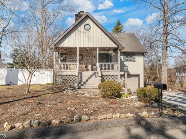 18 Sagamore Trl, Sparta, NJ 07871