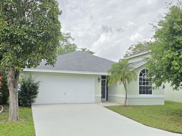 1041 Fairfax Circle W, Boynton Beach, FL 33436
